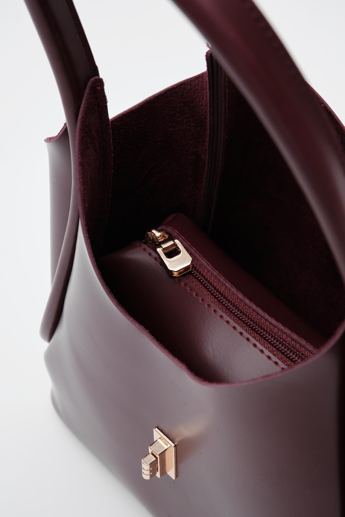 Cindy Bordeaux + Purse - Image 7
