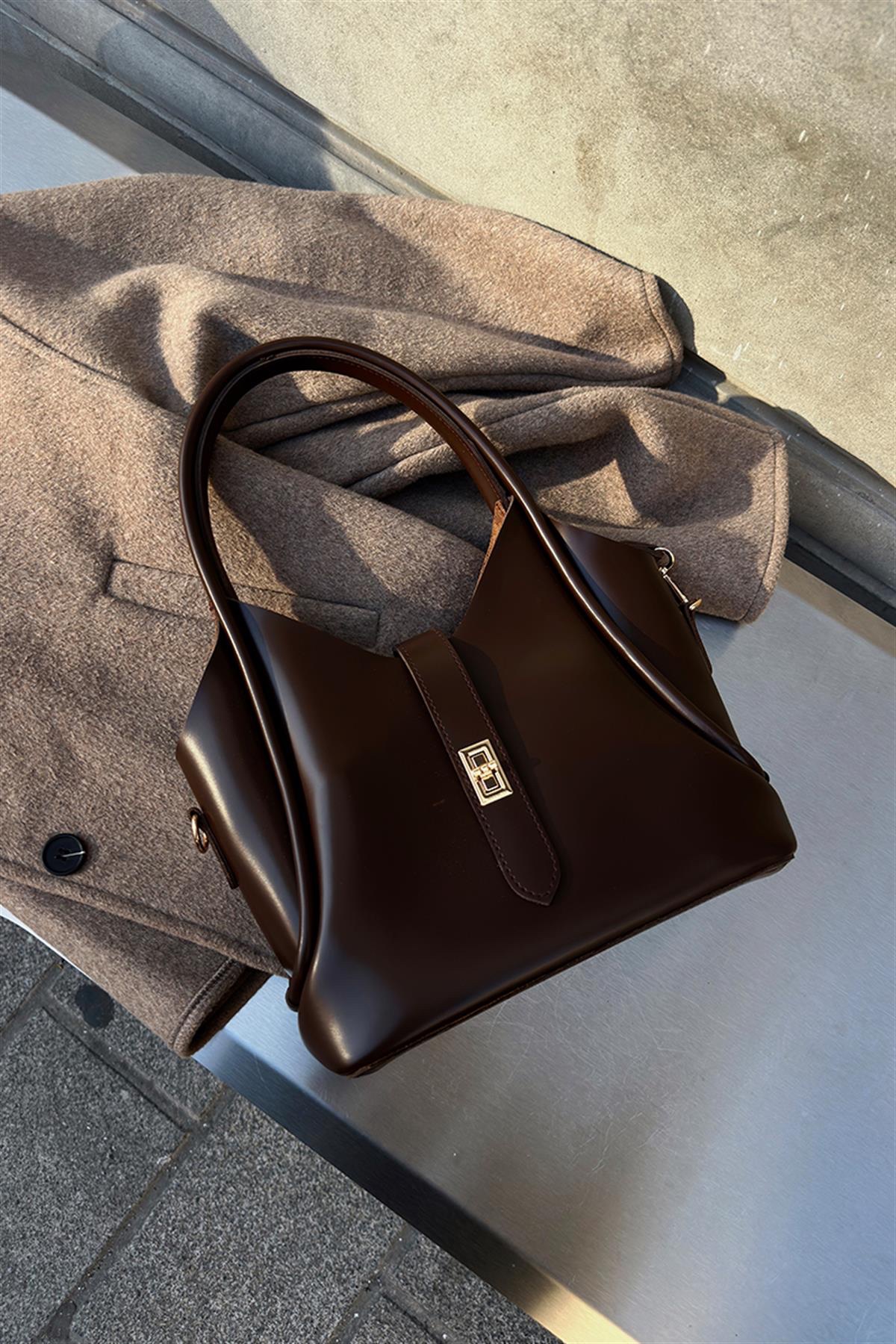 Cindy Brown + Purse - Image 3